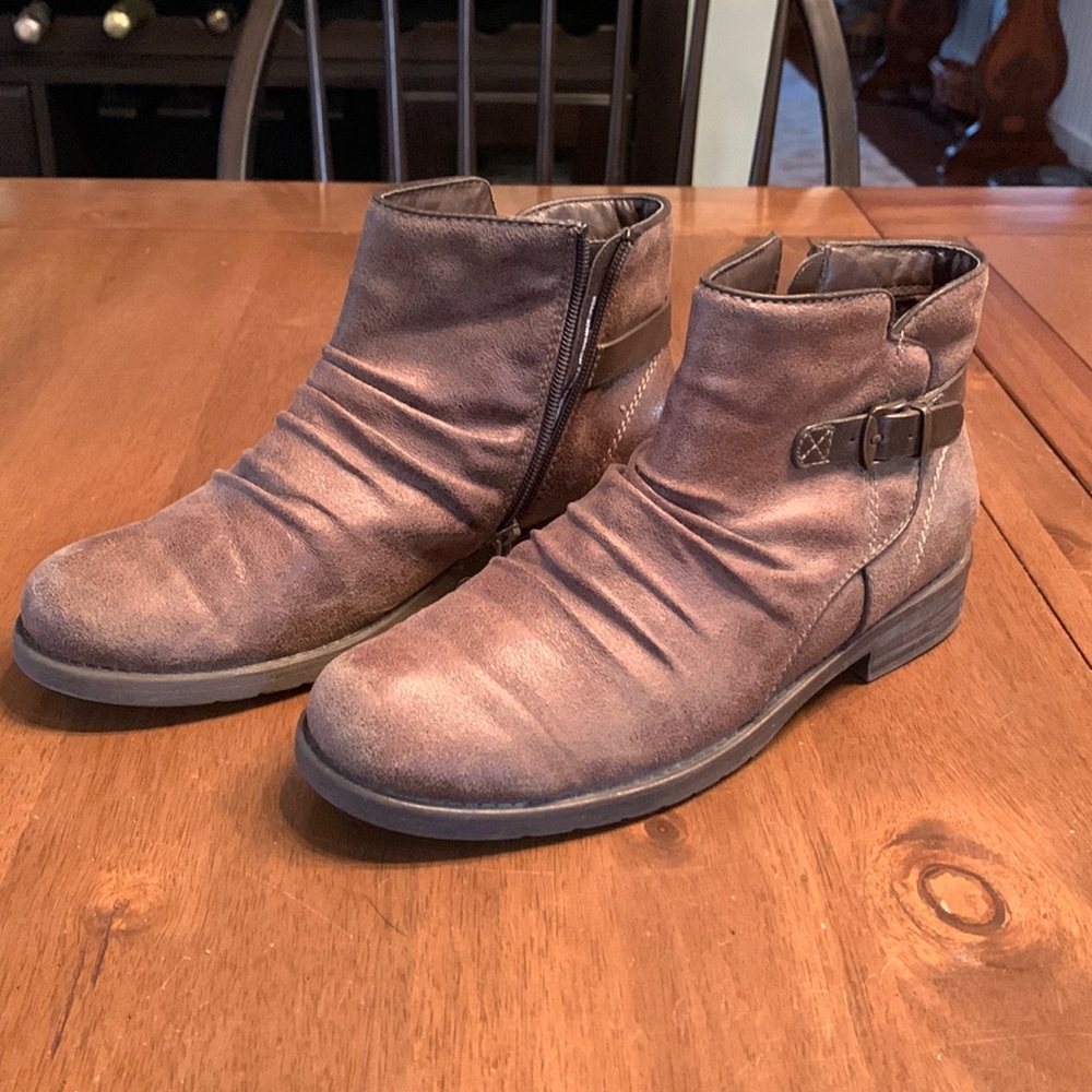 BareTraps brown women’s booties, size 7.5, ruched